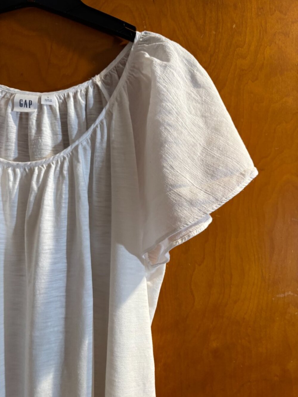 GAP Women white short flutter sleeve tee SZ: L - Picture 3 of 11